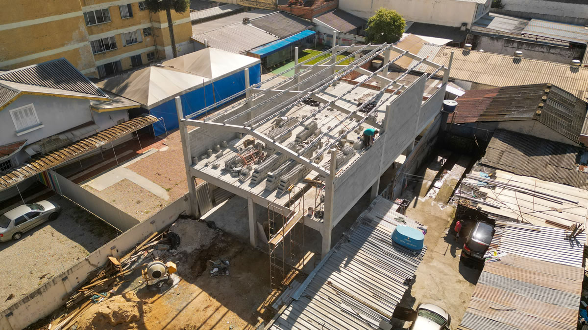 Construção de barracão no bairro Rebouças, Curitiba